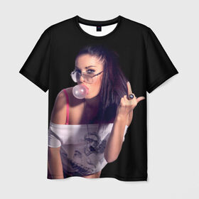 Мужская футболка 3D с принтом Девушка с жвачкой в Санкт-Петербурге, 100% полиэфир | прямой крой, круглый вырез горловины, длина до линии бедер | Тематика изображения на принте: взгляд | девушка | жвачка | жевательная | очки | палец | перстень | показывает | пузырь | резинка | средний