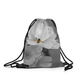 Рюкзак-мешок 3D с принтом Пчела на цветах в Санкт-Петербурге, 100% полиэстер | плотность ткани — 200 г/м2, размер — 35 х 45 см; лямки — толстые шнурки, застежка на шнуровке, без карманов и подкладки | лепестки | цветы