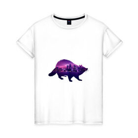 Женская футболка хлопок с принтом енот город в Санкт-Петербурге, 100% хлопок | прямой крой, круглый вырез горловины, длина до линии бедер, слегка спущенное плечо | вода | город | енот | залив | здания | огни | розовый | фиолетовый