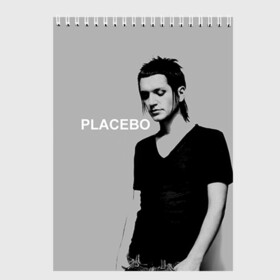 Скетчбук с принтом Placebo в Санкт-Петербурге, 100% бумага
 | 48 листов, плотность листов — 100 г/м2, плотность картонной обложки — 250 г/м2. Листы скреплены сверху удобной пружинной спиралью | lacebo |  брайан молко | альтернатива. | пласибо | плацебо | плэйсебо | плэсибо | рок