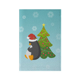 Обложка для паспорта матовая кожа с принтом Новогодний пингвинчик в Санкт-Петербурге, натуральная матовая кожа | размер 19,3 х 13,7 см; прозрачные пластиковые крепления | елка | новый год | пингвин