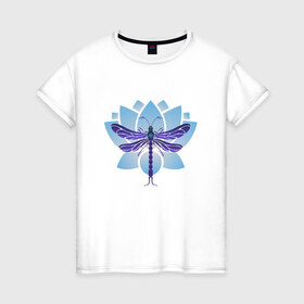 Женская футболка хлопок с принтом Стрекоза на лотосе в Санкт-Петербурге, 100% хлопок | прямой крой, круглый вырез горловины, длина до линии бедер, слегка спущенное плечо | лотос | насекомые | стрекоза | цветы