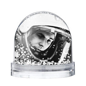 Снежный шар с принтом Юрий Гагарин в Санкт-Петербурге, Пластик | Изображение внутри шара печатается на глянцевой фотобумаге с двух сторон | первый космонавт