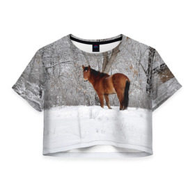 Женская футболка 3D укороченная с принтом Лошадка в зимнем лесу в Санкт-Петербурге, 100% полиэстер | круглая горловина, длина футболки до линии талии, рукава с отворотами | вожжи | голоп | грация | езда | есаул | жеребец | животное | кобыла | кобылица | конь | копыта | копыто | лошадь | пегас | пони | рысак | сбруя | скакун | скачет | скачка | стойло | троя