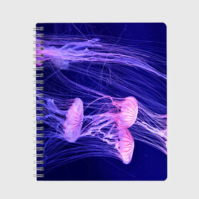 Тетрадь с принтом Розовые медузы в Санкт-Петербурге, 100% бумага | 48 листов, плотность листов — 60 г/м2, плотность картонной обложки — 250 г/м2. Листы скреплены сбоку удобной пружинной спиралью. Уголки страниц и обложки скругленные. Цвет линий — светло-серый
 | Тематика изображения на принте: аквариум | вода | дайвинг | милые | море | океан | плывет | подводный мир | рыбалка | рыбка | рыбы | стая | фауна