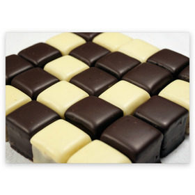 Поздравительная открытка с принтом Шоколадные конфеты в Санкт-Петербурге, 100% бумага | плотность бумаги 280 г/м2, матовая, на обратной стороне линовка и место для марки
 | Тематика изображения на принте: десерт | еда | конфеты | сладкое | структуры | шахматы | шоколад