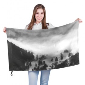 Флаг 3D с принтом Туманный лес в Санкт-Петербурге, 100% полиэстер | плотность ткани — 95 г/м2, размер — 67 х 109 см. Принт наносится с одной стороны | бор | деревья | дым | елки | лес | природа | туман | чб | черно белое
