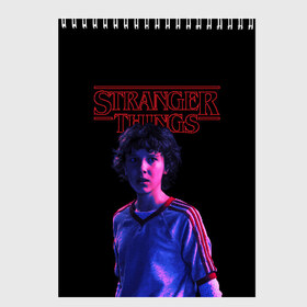 Скетчбук с принтом STRANGER THINGS - Дина в Санкт-Петербурге, 100% бумага
 | 48 листов, плотность листов — 100 г/м2, плотность картонной обложки — 250 г/м2. Листы скреплены сверху удобной пружинной спиралью | Тематика изображения на принте: 011 | down | eleven | netflix | season | series | strange | stranger | things | upside | дела | дина | загадочные | монстр | монстры | одиннадцать | очень | сезон | сериал | сериалы | события | странные | ужасы