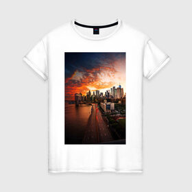Женская футболка хлопок с принтом Город на берегу в Санкт-Петербурге, 100% хлопок | прямой крой, круглый вырез горловины, длина до линии бедер, слегка спущенное плечо | город | закат | мегаполис | море