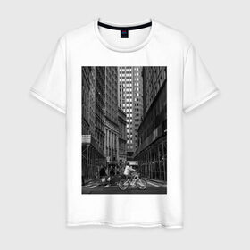 Мужская футболка хлопок с принтом город в Санкт-Петербурге, 100% хлопок | прямой крой, круглый вырез горловины, длина до линии бедер, слегка спущенное плечо. | автомобили | велосипед | велосипедист | высотки | город | дома | дорога | люди | машины | чб