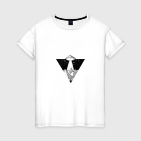 Женская футболка хлопок с принтом Летающая тарелка в Санкт-Петербурге, 100% хлопок | прямой крой, круглый вырез горловины, длина до линии бедер, слегка спущенное плечо | горы | летающая тарелка | нло | сюрреализм | черно белое