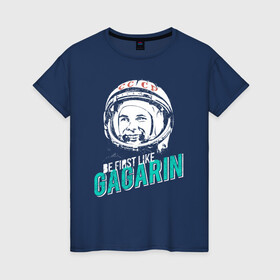 Женская футболка хлопок с принтом Быть первым как Юрий Гагарин. в Санкт-Петербурге, 100% хлопок | прямой крой, круглый вырез горловины, длина до линии бедер, слегка спущенное плечо | астронавт | восток1 | гагарин | земля | космонавт | космос | планеты | юрий