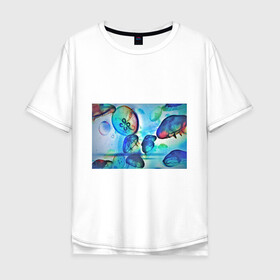 Мужская футболка хлопок Oversize с принтом Медузы в море в Санкт-Петербурге, 100% хлопок | свободный крой, круглый ворот, “спинка” длиннее передней части | Тематика изображения на принте: медуза | медузы | море | морская фауна | морские жители | подводный мир