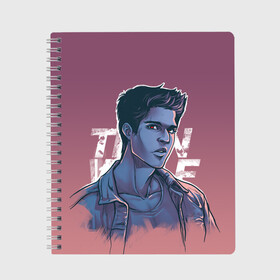 Тетрадь с принтом Teen Wolf Scott McCall в Санкт-Петербурге, 100% бумага | 48 листов, плотность листов — 60 г/м2, плотность картонной обложки — 250 г/м2. Листы скреплены сбоку удобной пружинной спиралью. Уголки страниц и обложки скругленные. Цвет линий — светло-серый
 | Тематика изображения на принте: alpha | beta | derek | derek hale | omega | scott | scott mccall | serial | stiles | stiles stilinski | teen wolf | wolf | бета | волк | волки | волчонок | дерек | дерек хейл | оборотень | оборотни | ольфа | омега | сериал | скотт | скотт макколл | стайлз