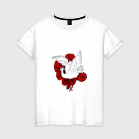 Женская футболка хлопок с принтом Аист на фоне красных роз в Санкт-Петербурге, 100% хлопок | прямой крой, круглый вырез горловины, длина до линии бедер, слегка спущенное плечо | аист | белый | красные | крылья | птица | птицы | розы | цветы