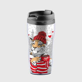 Термокружка-непроливайка с принтом Тигр с чашкой кофе в Санкт-Петербурге, внутренняя часть — пищевой пластик, наружная часть — прозрачный пластик, между ними — полиграфическая вставка с рисунком | объем — 350 мл, герметичная крышка | Тематика изображения на принте: 2022 | a cup of coffee | fir forest | happy new year | hearts | merry christmas | red hat | striped fur coat | tiger | year of the tiger | год тигра | еловый лес | красная шапка | новый год | полосатая шуба | рождество | сердца | тигр | чашка кофе